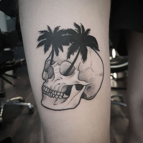 Palm Size Tattoos, Skull Tattoo Ideas, Dotwork Art, Black Mode, Side Hand Tattoos, Tatuagem Masculina Pequena, Traditional Tattoo Inspiration, Tattoo Spots, Blackwork Tattoos