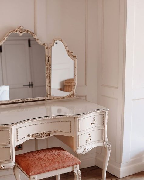 Old House Our Home on Instagram: “Mixing Old & New ✨ Charlie and I asked the previous owner of the house if he would leave us a few pieces of furniture, including this…” Fashion Mumblr, Old Vanity, Vanity Room, Reupholster, White Paints, Old House, Stories Instagram, Our Home, Room Inspo