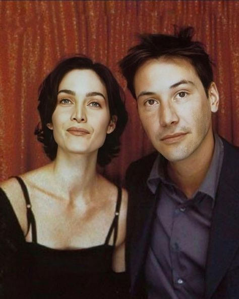 Keanu Reeves & Carrie-Anne Moss ✨ Trinity Neo, Keanu Reeves Matrix, Neo Matrix, Geek Movies, Carrie Anne Moss, Chin Length Haircuts, Gym Couple, Matrix Hair, Keanu Charles Reeves