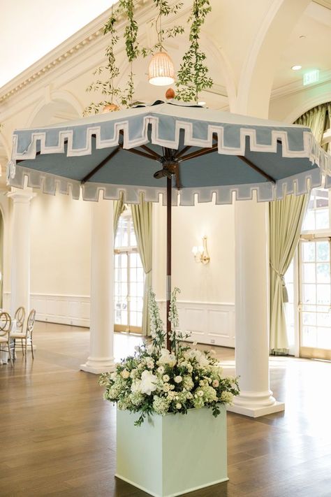 Hampton Wedding Decor, Southern Preppy Wedding, Coastal Tent Wedding, Country Club Wedding Aesthetic, White Hair Makeup, Country Club Wedding Reception, Chinoiserie Wedding, Country Club Reception, White Reception