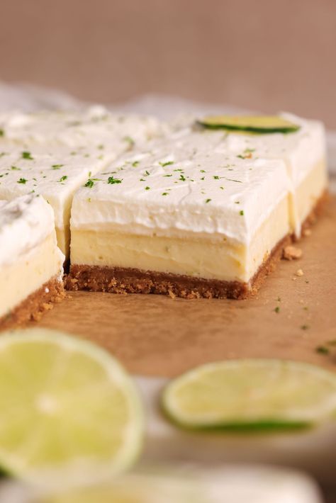 BEST Key Lime Pie Bars - BAKE WITH ZOHA Creamy Key Lime Pie, Key Lime Bars, Key Lime Pie Bars, Biscuits Graham, Pie Bar Recipes, Lime Bars, Simple Dessert, Pie Bars, Custard Filling