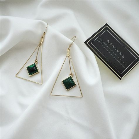 Future Wardrobe, Fancy Jewellery, Triangle Earrings, Jewelry Photography, Fashion Jewelry Earrings, Girly Jewelry, Drop Earring, Bijoux Diy, Hand Made Jewelry