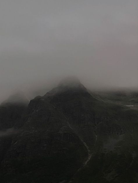 Foggy Cabin Aesthetic, Foggy Aesthetic Mountain, Foggy Mountains Aesthetic, Stormy Mountains, Mount Eerie, Welsh Mountains, Welsh Mythology, December Wallpaper, Mountain Aesthetic