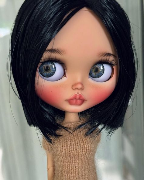 EB my blythe | Sold🤍 #blythe #blythedoll #blythecustom #blytheforadoption #blythefotography | אינסטגרם Blythe Dolls Black Hair Blue Eyes, Blythe Dolls Short Black Hair, Blythe Dolls Blue Eyes, Short Hair Blythe Doll, Blthye Dolls, Blythe Doll Short Hair, Blythe Display, Blythe Dolls Black Hair, Jasmine Core