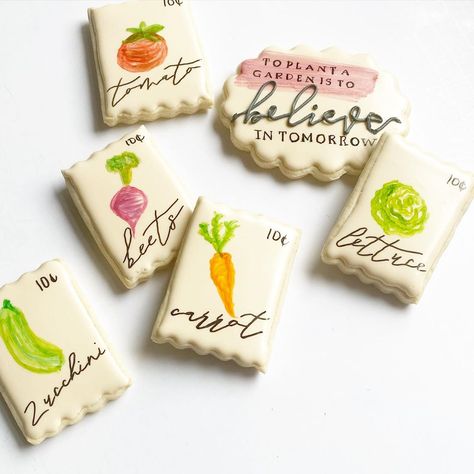 Veggie Cookies, Garden Cookies, Cookie Inspiration, Baby Shower Cookies, Seed Packets, Icing Cookies, Food Themes, Cookie Designs, Birthday Cookies