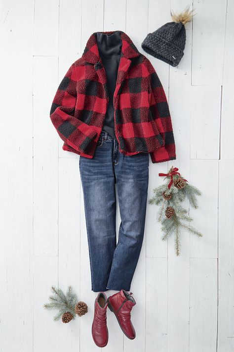 A bold, classic winter check in a boxy style that makes layering easy. The thick pile of Sherpa fleece gives this jacket plush texture and a soft feel. Coldwater Creek Outfits, Plaid Coat Outfit, Plaid Jacket Outfit, Camp Outfits, Buffalo Plaid Jacket, Plaid Shirt Outfits, Jacket Outfit Women, Faux Shearling Coat, Classic Style Outfits