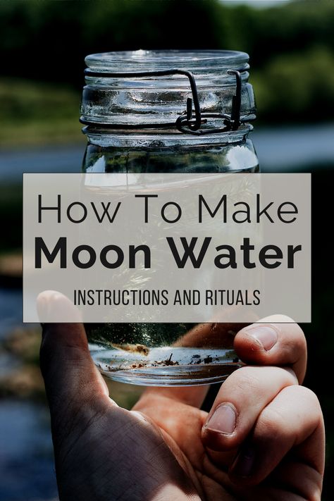 a person's hand holding a jar of water. The title says: how to make moon water. Instructions and rituals. Full Moon Water Ritual, Benefits Of Moon Water, Making Moon Water, Moon Water How To Make, How To Make Moon Water, Moon Water Ritual, Leo Full Moon, Water Ritual, Full Moon Water