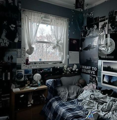 Male Manipulator Aesthetic Room, Room Redesign Aesthetic, Dark Blue Room Aesthetic Bedroom, Dark Grunge Bedroom Aesthetic, Eboy Room, Messy Bedroom Aesthetic Dark, Room Inspo Blue Walls, Bedroom Inspirations Grunge, Clutter Core Room