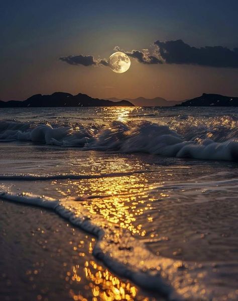 Sunset Beach Moon Wallpaper, Beautiful Ocean Aesthetic, Water And Moon Aesthetic, Beautiful Sky Pictures Moonlight, Moon Water Wallpaper Aesthetic, Light Moon Aesthetic, Relaxing Evening Aesthetic, The Sea And The Moon, Moon X Ocean