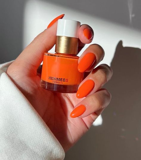 Rock Tangerine Nails and Enjoy an Amazing Fall Manicure in Style Hermes Nail Polish, Tangerine Nail Polish, Pink Nail Polish Colors, Almond Shaped Nails Designs, Nails Orange, Infinity Nails, Orange Nail Polish, Dark Wallpapers, Fall Manicure