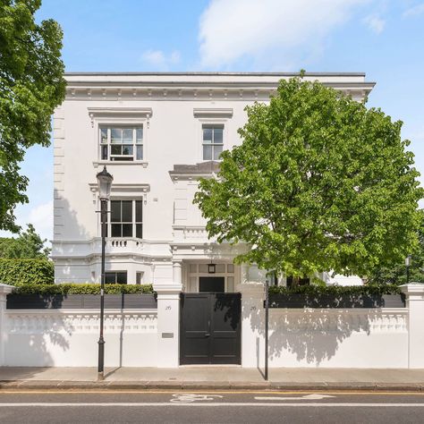 Chelsea House London, Chelsea Townhouse, West Facing Garden, London Townhouse, London Home, Chelsea London, Luxury London, Chelsea House, High Walls