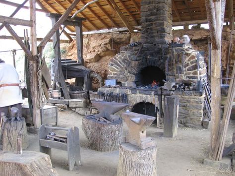 Guedelon Castle, Blacksmith Workshop, Coal Forge, Man Cave Building, Workshop Layout, Blacksmith Forge, Black Smith, Chateau Medieval, Black Smithing