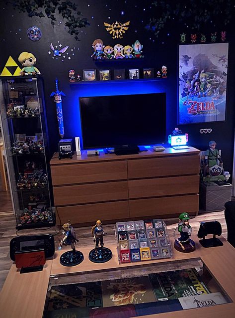 Nerdy Living Room, Nerd Living Room, Geek Living Room, Zelda Bedroom, Nerd Bedroom, Gaming Room Setup Ideas, Gamer Living Room, Nintendo Room, Room Setup Ideas