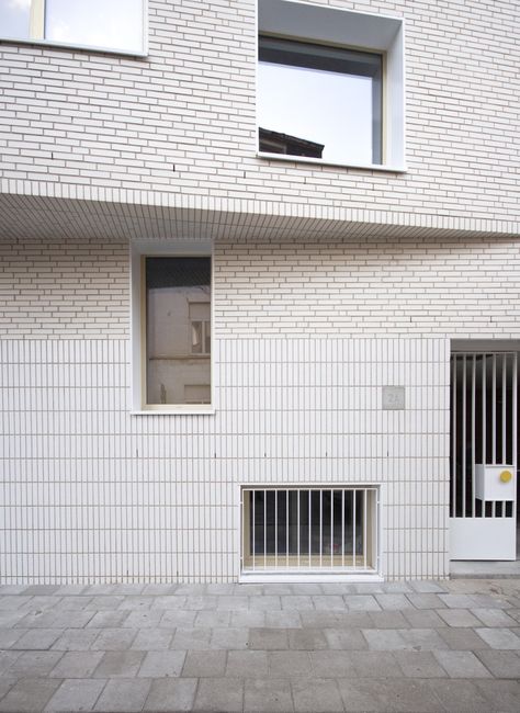 White Brick Architecture, White Brick Facade, Oscar Niemeyer Architecture, Retail Facade, Glazed Brick, Brick Cladding, Brick Detail, Roof Architecture, Brick Architecture