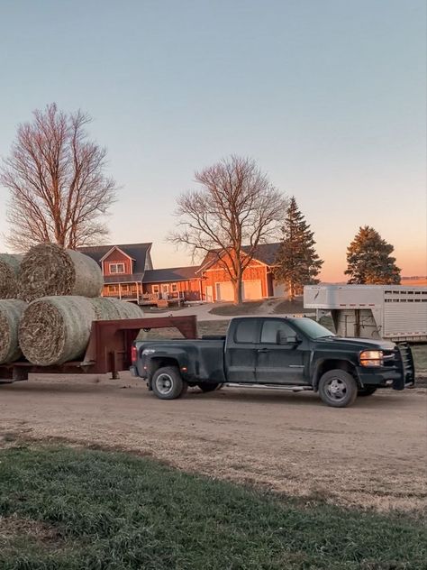 Rustic Country Aesthetic, Country Life Aesthetic House, Farm Truck Aesthetic, 80s Farm Aesthetic, Country Farm Life Aesthetic, Lainey Core Aesthetic, Country Farm Aesthetic, Christian Country Aesthetic, Farm Lifestyle Aesthetic