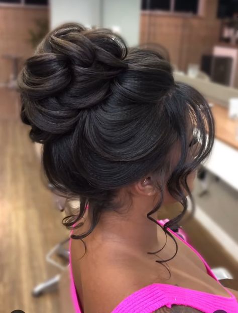 Ball Buns Hairstyles, Wedding Hairstyles Updo Elegant Messy Buns, Updo Elegant Hairstyles, Shenion Hairstyles 2024, Wedding Hairstyles High Bun, Dark Hair Updo Wedding, Hair Up Prom Styles, Quince Updo Hairstyles, Ball Hairstyles Medium