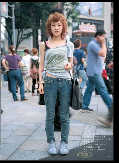 Japanese 90s Fashion Street Styles, Fruits Magazine Harajuku, Kera Magazine 2000s, 90s J Fashion, Fruits Magazine Outfits, 2006 Japanese Fashion, Japanese Early 2000s Fashion, Fruit Magazine Japan, Harajuku Fashion 90s