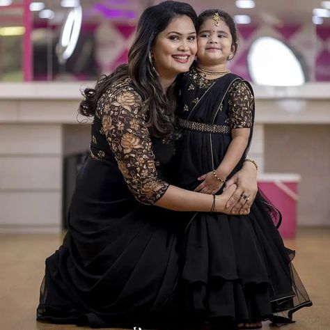 Mom And Daughter Dresses Indian, Indian Birthday Party, Mother And Daughter Outfits, Designer Frocks, Chudidhar Designs, Twinning Outfits, Mommy Daughter Dresses, Mom And Son Outfits, Mom Daughter Matching Dresses