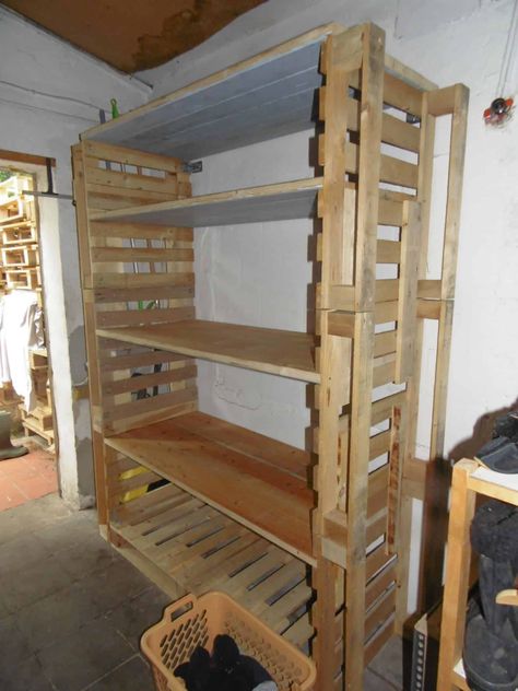 Everybody could use storage space in the form of free wood :) you can make it as big or small as you want...  #Garage, #PalletRack, #PalletShelves, #ReclaimedPallet #PalletBookcasesBookshelves, #PalletShelvesPalletCoatHangers Bookshelves Pallet, Pallet Countertop, Pallet Bookshelves, Halloween House Party Decorations, Wooden Pallet Shelves, Pallet Bookshelf, Pallet Wood Shelves, Pallet Storage, 1001 Pallets