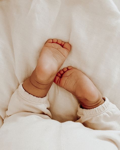 baby toes Newborn Baby Photoshoot, Newborn Baby Photos, Foto Tips, Foto Baby, Newborn Shoot, Newborn Baby Photography, Newborn Photoshoot, Baby Family