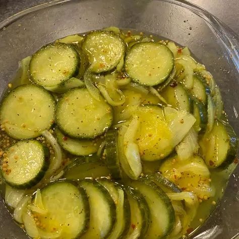 Quick Bread And Butter Pickles, Microwave Bread And Butter Pickles, Microwave Pickles Recipe, Microwave Pickles, Easy Dill Pickle Recipe, Sweet Pickles Recipe, Bread N Butter Pickle Recipe, Freezing Recipes, Microwave Bread