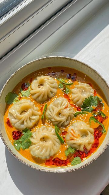 Jhol Momo, Nepali Momo, Momo Food, Nepalese Food, Nepal Food, Indian Fast Food, Nepali Food, Steamed Dumplings, Spring Onions