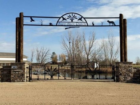 Driveway Arch Entrance, Arc Entrance, Ranch Entrance Ideas, Ranch Entrance, Ranch Property, Entrance Signs, Entrance Arch, Main Gates, Ranch Gates