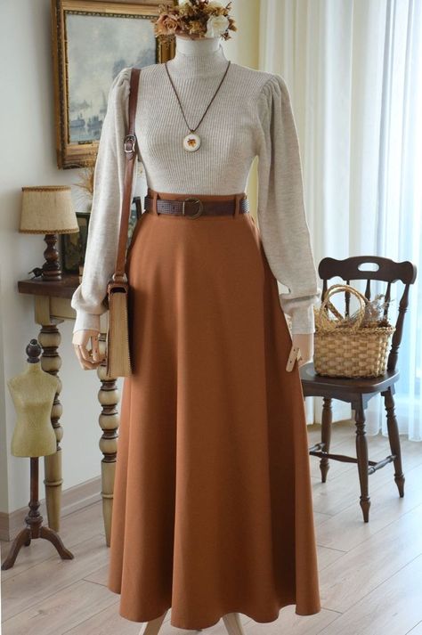 Victorian Inspired Outfits, Banquet Outfits For Women, 40s Dresses Vintage, Κούρεμα Bob, Long Skirt Outfits, Fishtail Braid, Outfit Trends, Church Outfits, Modest Clothing