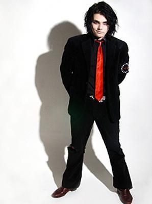 smirk Gerard Arthur Way, Gerard Way Standing, Gerard Way Full Body Pic, Gerard Way Outfits, Revenge Gerard Way, Revenge Era Gerard, Revenge Era, Sass Queen, Gerald Way