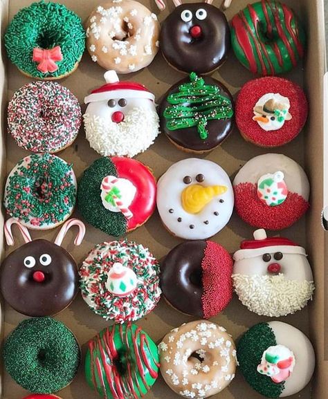 Faves?  Hard to choose! I think mine are the snowman and the chocolate Christmas tree right above it  Thanks for sharing this @momlovesbaking  you always find the cutest pics!  (: @broadst_doughco) #followoftheday #regram . . . . . #christmasdonuts #doughnutsandcoffee #instadonut #nutellatherapy #glazeddonuts #nanamaryskitchen #doughnuts #doughnutheaven #foodphoto #doughnutpic #cakedonuts #cakestagram #huffposttaste #donutparty #doughnutlife #frosteddonuts #buzzfeedfood #foodie #feedfeed #breakf Donat Glaze, Donut Decorating Ideas, Donut Ideas, Christmas Donuts, Donut Decorations, Cute Donuts, Delicious Donuts, Krispy Kreme, Christmas Cookies Decorated