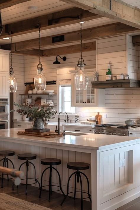 Barndo Kitchen Ideas Farmhouse, Rustic Kitchen With Island, Farm Kitchen Ideas Farmhouse Style, Cozy House Kitchen, Rustic Country Kitchen Designs, Rustic House Farmhouse, White Farmhouse Interior, Light Rustic Kitchen, Light Kitchen Ideas