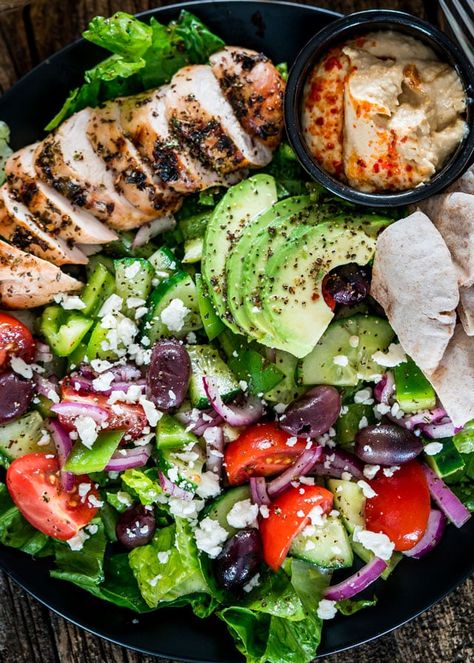 Salad Mediterranean, Cookies Banane, Mediterranean Grilled Chicken, Easy Mediterranean Diet Recipes, Grilled Chicken Salad, Greek Chicken, Mediterranean Diet Recipes, Summer Salad, How To Cook Quinoa