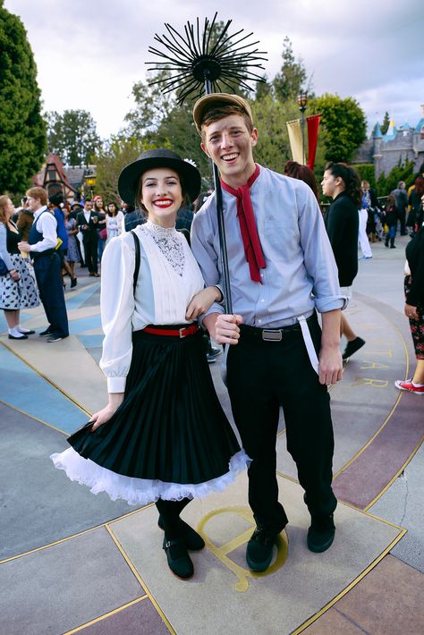 “A Gal and her Chimneysweep” - The Fashions of Dapper Day at Disneyland Pt. II Disney Dapper Day Outfits, Dapper Disney, Dapper Day Disneyland, Disneyland Outfit Ideas, Mary Poppins And Bert, Dapper Day Outfits, Disney Dapper Day, Disney Dress Up, Disney Bounds