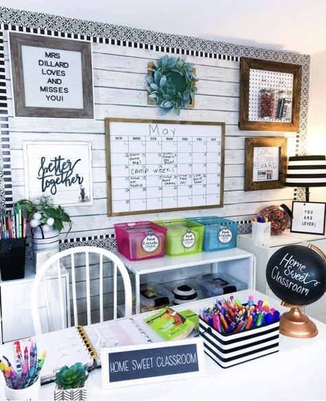 Teacher Desk Areas, Small Classroom, Organized Desk, Ideas For Learning, Classroom Makeover, School Zone, Elementary Classroom Decor, Military Kids, Home Classroom