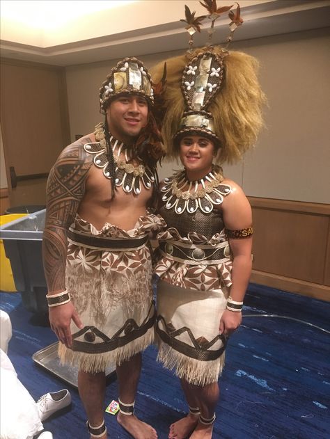 Ofu siva tuiga and pale by Agiga Samoan Taualuga Costume, Tuiga Samoa, Moana Jr, Samoan Clothing, Samoan People, Samoan Culture, Samoan Dress, Stud Outfits, Boys Wearing Skirts