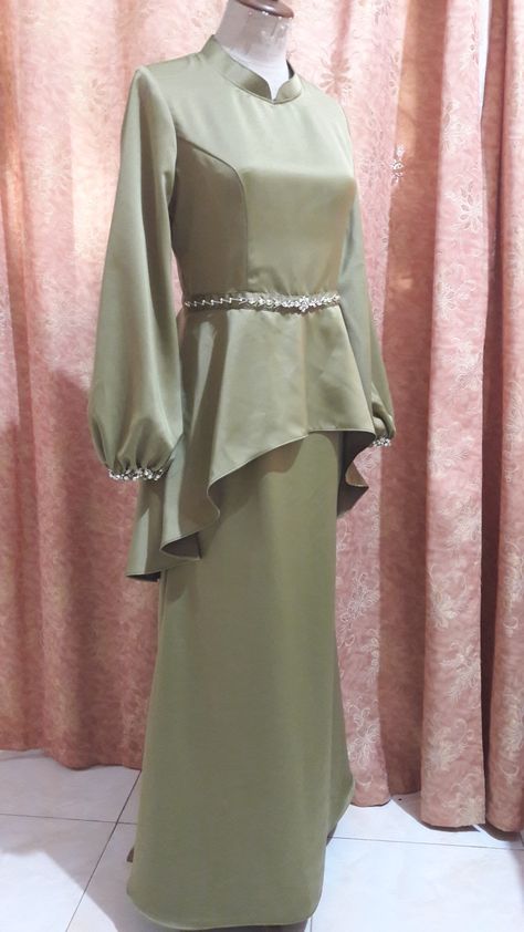 Dress Brokat Modern, Dress Muslim Modern, Kondangan Outfit, Braidsmaid Dresses, Batik Dress Modern, Dress Patterns Diy, Simple Bridesmaid Dresses, Muslimah Dress, Style Hijab