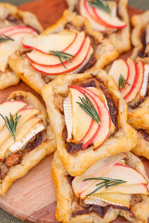 Apple, Brie & Rosemary Puff Pastry Tarts — My Moonstone Kitchen Apple Brie Puff Pastry Recipes, Fig Brie Puff Pastry, Apple Brie Puff Pastry, Thanksgiving Puff Pastry Appetizers, Harvest Appetizers, Puff Pastry Brie, Puff Pastry Tarts, Thanksgiving Apps, Apple Brie