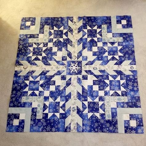 Snowflake Quilt Pattern, Free Quilt Patterns Printables, Winter Quilts Patterns, Blue Quilt Patterns, Snowflake Quilt, Simple Snowflake, Jelly Roll Quilt Patterns, Quilt Square Patterns, Medallion Quilt