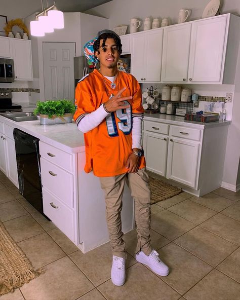 Nfl Jersey Outfit Men, Nfl Jersey Outfit Fashion Men, Nfl Jersey Outfit, Jersey Outfit Men, American Drip, Hard Fits, Vacation Outfits Men, Looks Hip Hop, Football Jersey Outfit