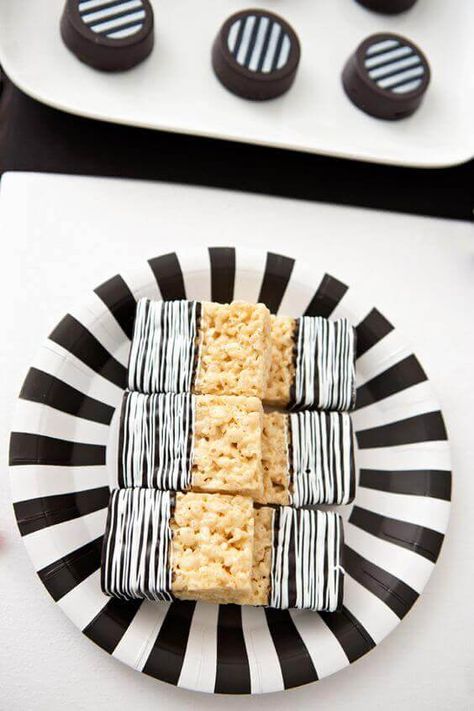 Black and White Rice Krispie treats White Rice Krispie Treats, Chocolate Cone, Cookie Recipe Ideas, Coconut Chips, Chip Cookie Recipe, Rice Krispie Treats, Rice Krispie, White Rice, Krispie Treats