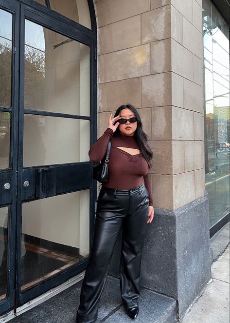 Midsize Going Out Outfits Night, Leather Pants Outfit Midsize, Midsize Outfits Night Out, Going Out Outfits Midsize, Midsize Street Style, Summer Fashion Midsize, Midsize Outfits Casual, Fall Fashion Midsize, Leather Top Outfit