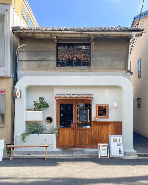 The Wanderlust Boy | 🍐☕️ #thewanderlustboyxkix #osakacafe | Instagram Cafe House Design, Cafe Interior Ideas, Small Cafe Interior, Cafe Outside, Small Shop Interior, Cafe Architecture, Tiny Cafe, Japan Cafe, Cute Coffee Shops