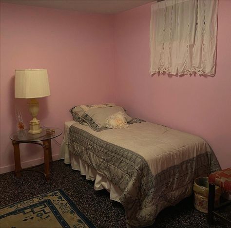 Liminal Space Bedroom, Dreamcore Weirdcore Creepy, Cozy Curtains, Light Pink Rooms, House Reference, Bedroom Scene, Nostalgic Images, Celebrity Skin, Liminal Space