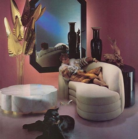 Ludicrously epic and kitsch 80's interior, with gold palms and a black panther (seriously what more could you want?) via @neontalk 1980s Interior, 80s Interior Design, Casa Retro, 80s Home, 80s Interior, 80s Decor, Retro Interior Design, Interior Vintage, New Retro Wave