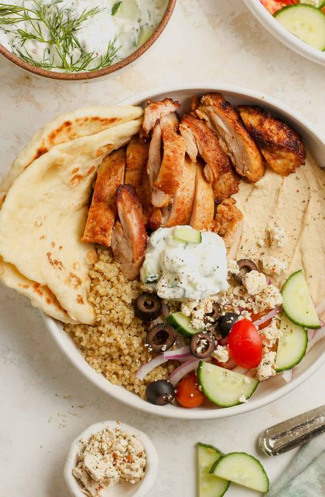 Essen, Hummus And Chicken, Chicken Hummus Pita, Hummus Quinoa Bowl, Hummus Rice Bowl, Hummus Ideas Meals, Mediterranean Hummus Bowl, Chicken And Hummus Recipes, Meals With Hummus