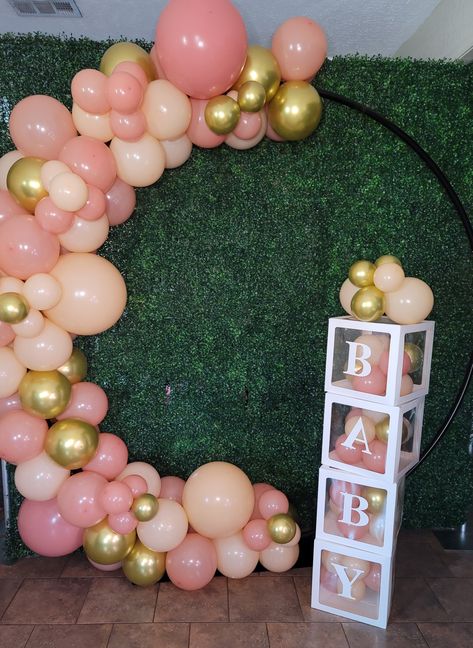 Ring Backdrop Babyshower, Circle Arch Baby Shower Backdrop, Ring Backdrop Decoration Ideas, Half Circle Balloon Arch, Baby Shower Balloon Arch Pink, Balloon Ring Arch, Balloon Ring Backdrop, Ring Balloon Decoration, Half Arch Balloon