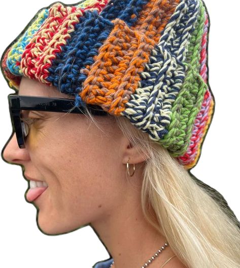 Scrap Beanie, Crotchet Beanies, Scrap Yarn Crochet, Crochet Beanie Pattern, Diy Crochet Projects, Crochet Beanie, Crochet Hat, Crochet Accessories, Crochet For Beginners