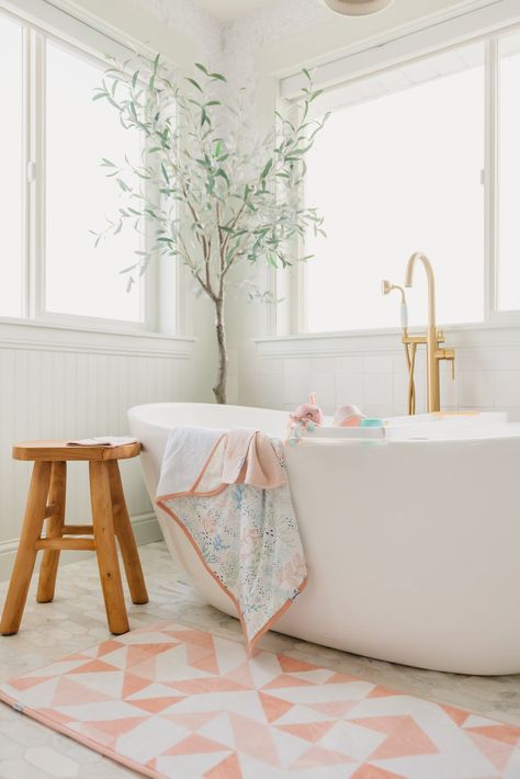 Kids bath tub