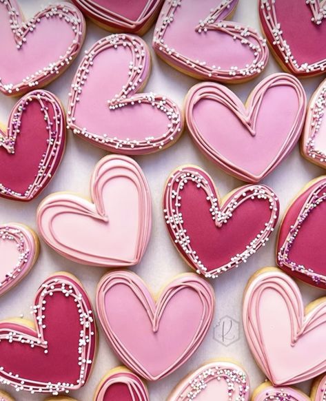 Iced Heart Cookies, 50th Cookie Ideas, Pink Baking Ideas, Mom Birthday Cookies, Pink Decorated Cookies, Birthday Cookies Decorated Woman Simple, Decorated Birthday Cookies For Women, Birthday Icing Cookies, Fancy Sugar Cookies Royal Icing