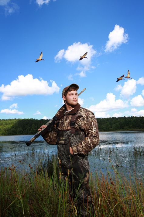 Duck Hunting Pictures Photography, Senior Duck Hunting Pictures, Duck Hunting Senior Pictures Boy, Duck Hunting Photoshoot, Duck Hunting Senior Pictures, Duck Hunting Photography, Senior Pictures Male, Fishing Senior Pictures, Hunting Photoshoot